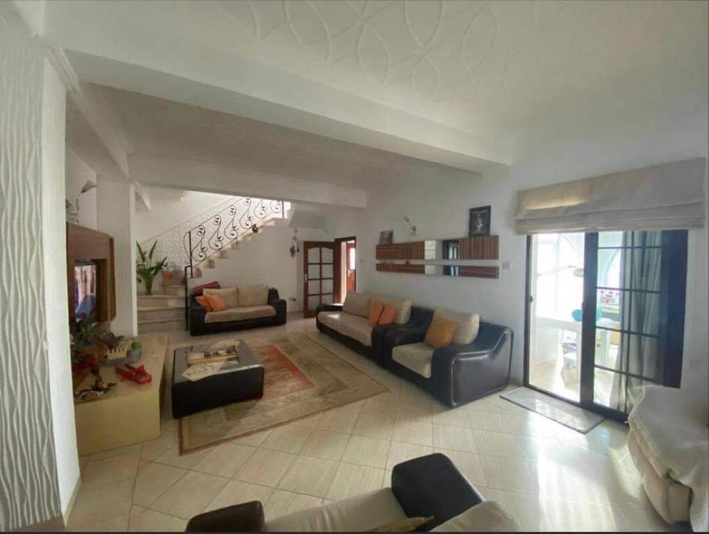 8 Triplex Villa