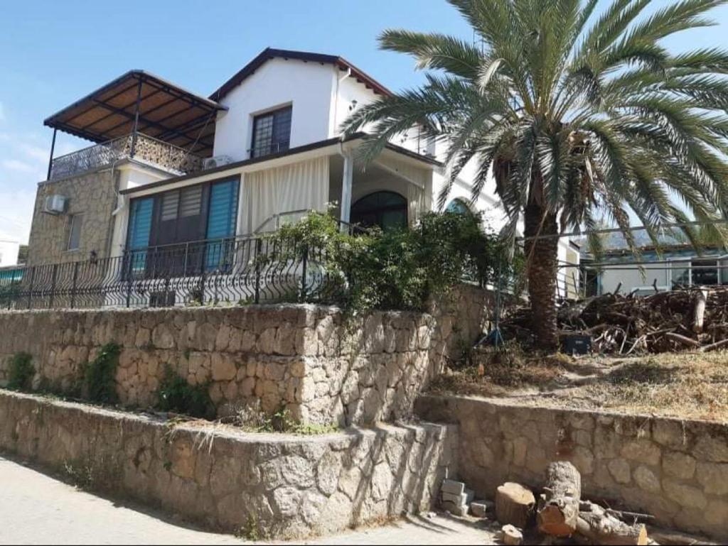 8 Triplex Villa