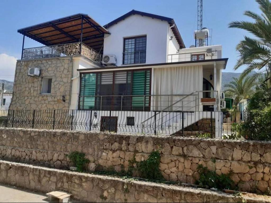 8 Triplex Villa